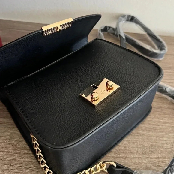 NWT small crossbody chain black gold - Picture 6 of 7